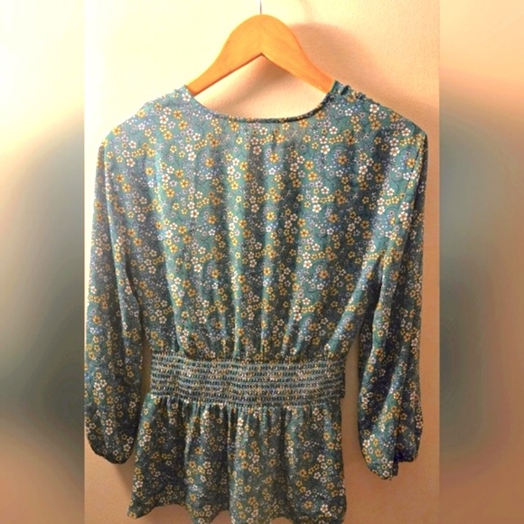 Max Studio Floral Blouse - Picture 2 of 5